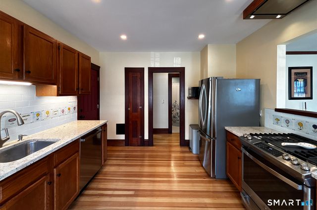 76 Harborview Avenue, Bridgeport, CT 06605