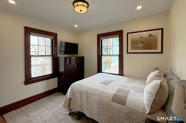 76 Harborview Avenue, Bridgeport, CT 06605