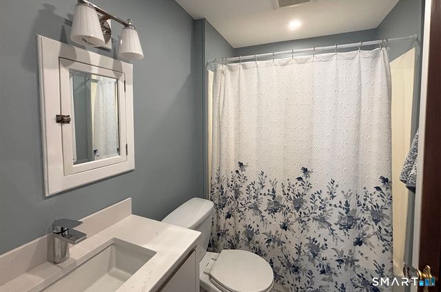 76 Harborview Avenue, Bridgeport, CT 06605