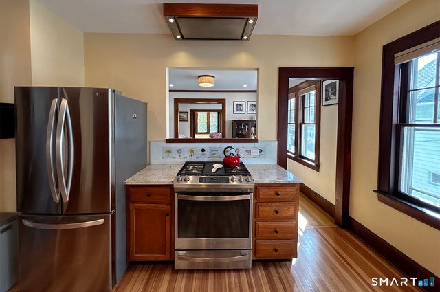 76 Harborview Avenue, Bridgeport, CT 06605