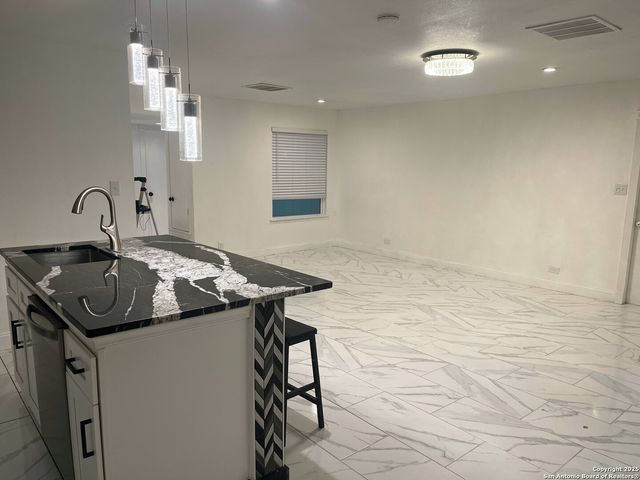 6231 Pancho Villa, San Antonio, TX 78238