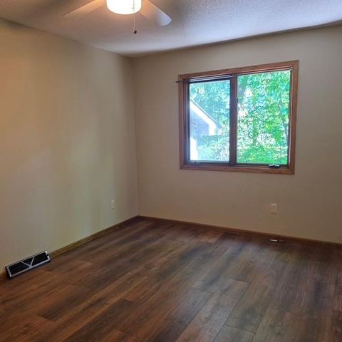 28957 Linden Avenue, Lindstrom, MN 55045