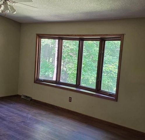 28957 Linden Avenue, Lindstrom, MN 55045