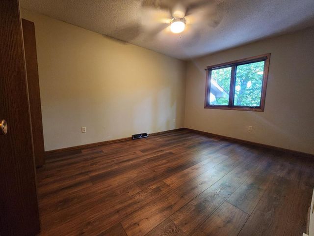 28957 Linden Avenue, Lindstrom, MN 55045