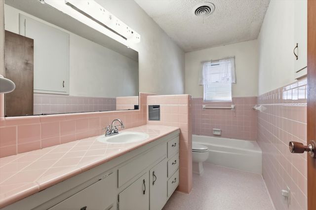 412 N Cummings Drive, Alvarado, TX 76009