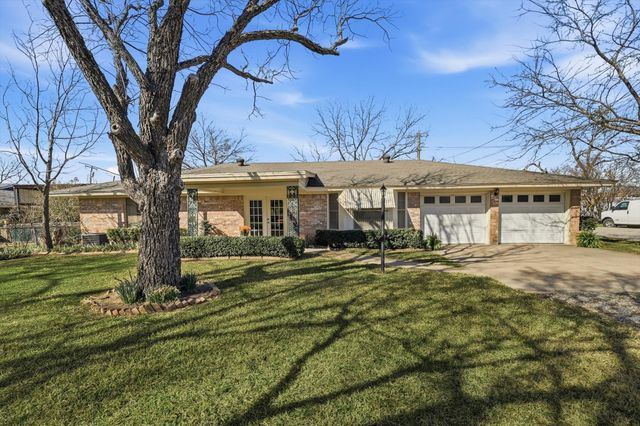 412 N Cummings Drive, Alvarado, TX 76009