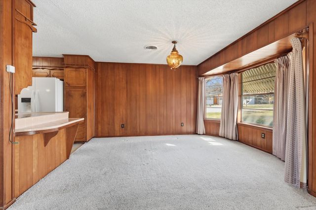 412 N Cummings Drive, Alvarado, TX 76009