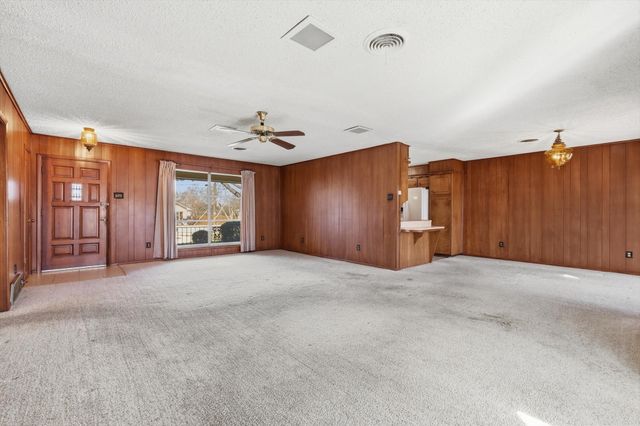 412 N Cummings Drive, Alvarado, TX 76009