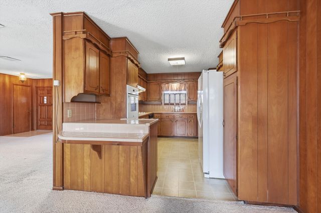 412 N Cummings Drive, Alvarado, TX 76009