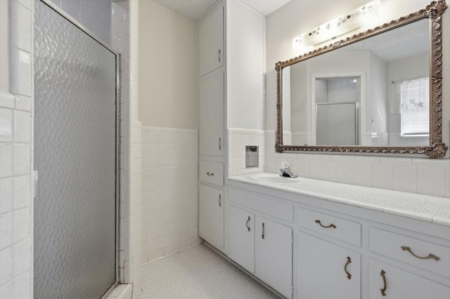 412 N Cummings Drive, Alvarado, TX 76009