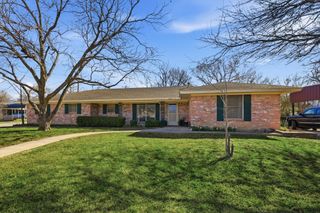 412 N Cummings Drive, Alvarado, TX 76009