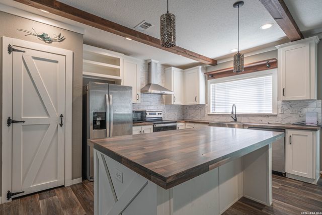 3433 Gander Slough, Kingsbury, TX 78638
