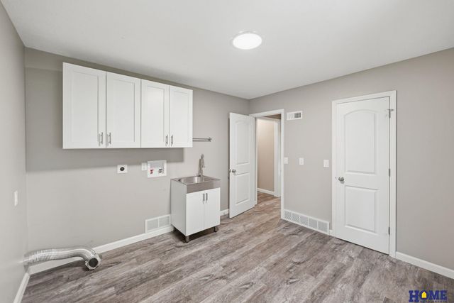 6701 Adams Street, Lincoln, NE 68507
