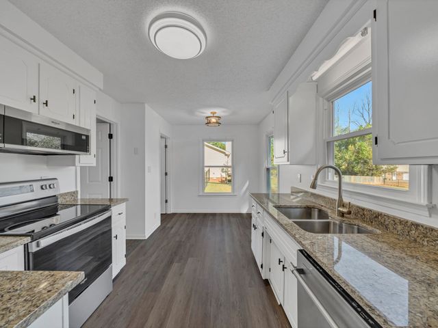 1778 Broadripple Dr, Clarksville, TN 37042