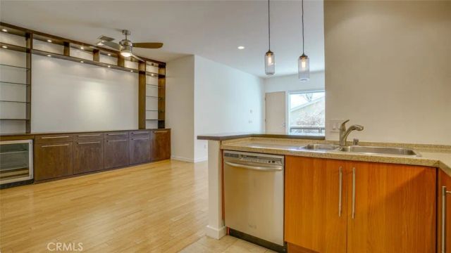 4705 Whitsett 106, Studio City, CA 91604