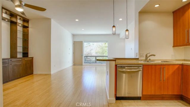 4705 Whitsett 106, Studio City, CA 91604