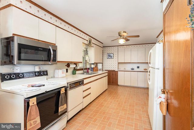 112 SANFORD AVE, Hanover, PA 17331