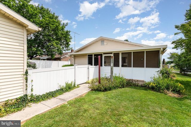 112 SANFORD AVE, Hanover, PA 17331