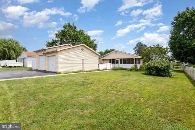 112 SANFORD AVE, Hanover, PA 17331