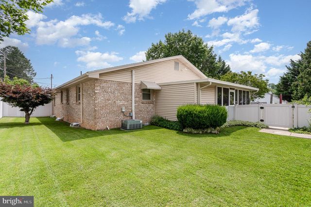 112 SANFORD AVE, Hanover, PA 17331
