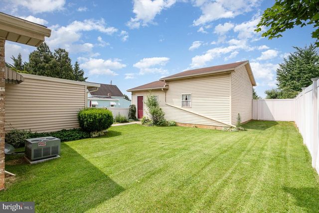 112 SANFORD AVE, Hanover, PA 17331