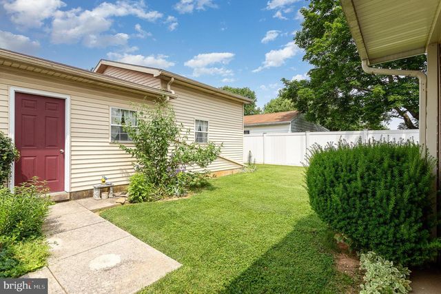 112 SANFORD AVE, Hanover, PA 17331
