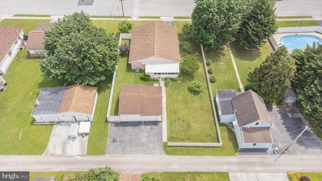 112 SANFORD AVE, Hanover, PA 17331