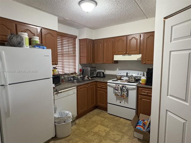 6155 NW 186th St 207, Hialeah, FL 33015