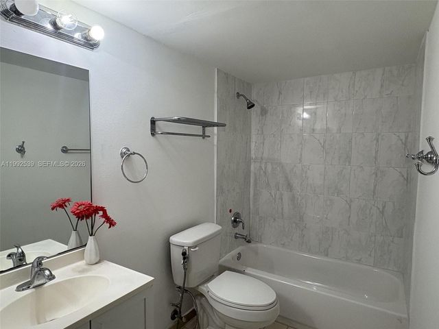 6155 NW 186th St 207, Hialeah, FL 33015