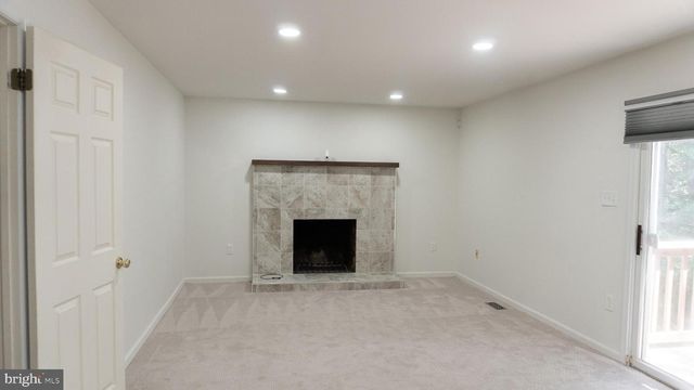 100 BLACKPOWDER LN, Fort Washington, MD 20744
