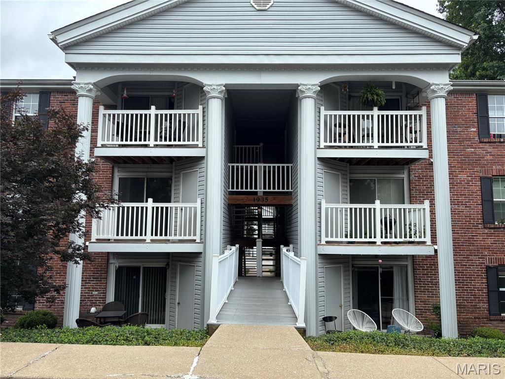 1935 Marine Terrace Drive J, Maryland Heights, MO 63146
