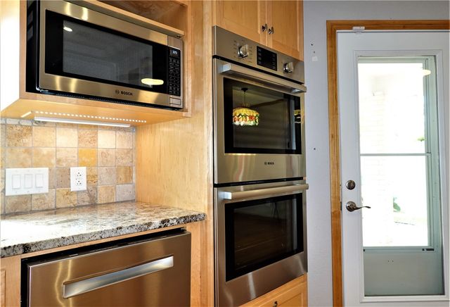 204 Sandpiper Dr, Portland, TX 78374