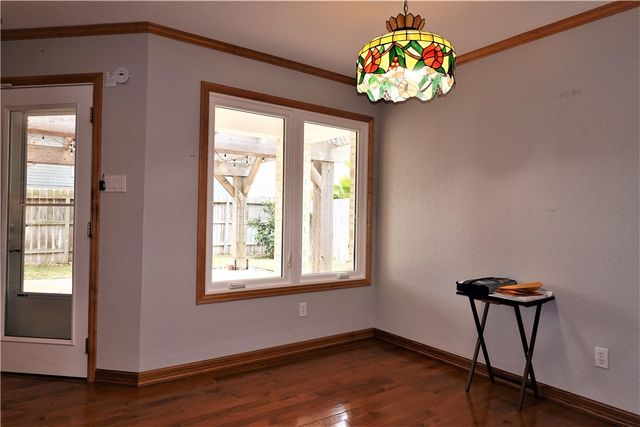 204 Sandpiper Dr, Portland, TX 78374