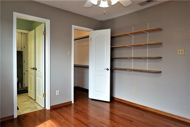 204 Sandpiper Dr, Portland, TX 78374