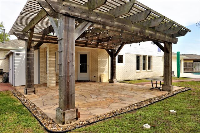 204 Sandpiper Dr, Portland, TX 78374