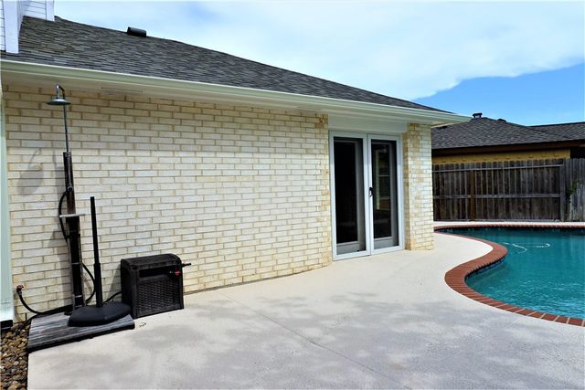 204 Sandpiper Dr, Portland, TX 78374