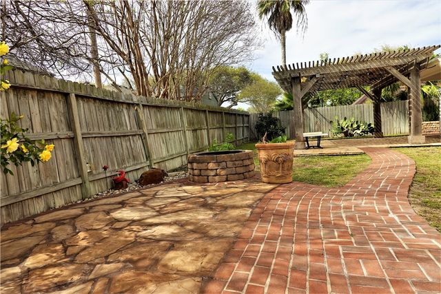 204 Sandpiper Dr, Portland, TX 78374