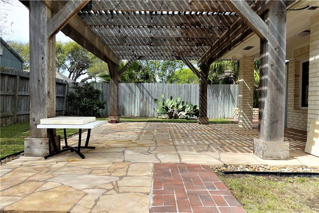 204 Sandpiper Dr, Portland, TX 78374