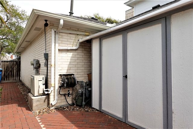 204 Sandpiper Dr, Portland, TX 78374