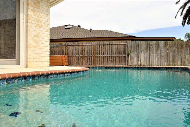 204 Sandpiper Dr, Portland, TX 78374