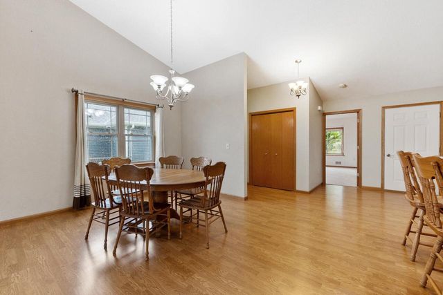 262 Silver Fox DRIVE N, Kewaskum, WI 53040
