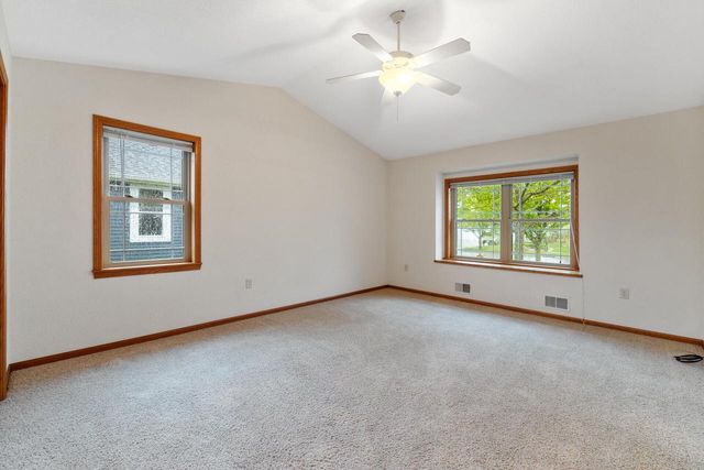 262 Silver Fox DRIVE N, Kewaskum, WI 53040