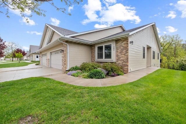 262 Silver Fox DRIVE N, Kewaskum, WI 53040