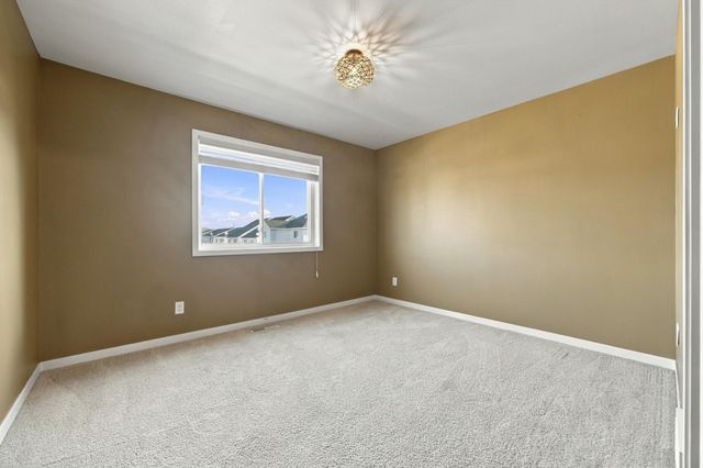 5848 56th Avenue S, Fargo, ND 58104