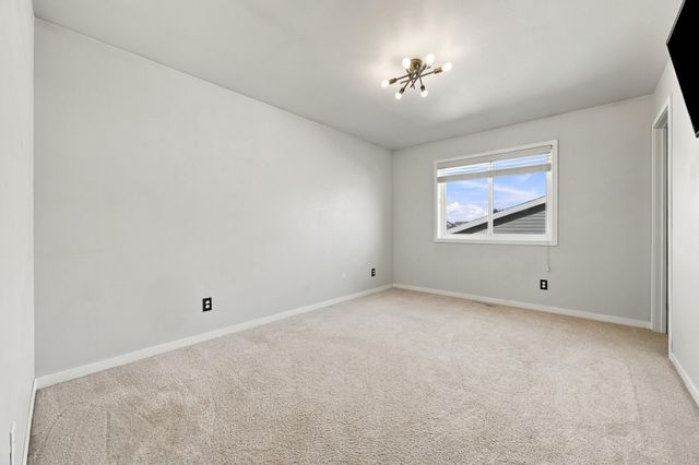 5848 56th Avenue S, Fargo, ND 58104