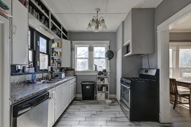 305 Bartlett Avenue, Joplin, MO 64804