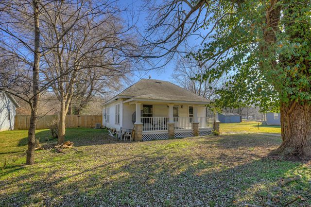 305 Bartlett Avenue, Joplin, MO 64804