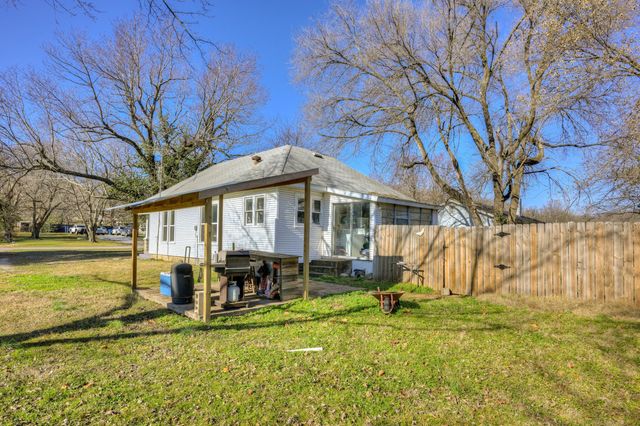 305 Bartlett Avenue, Joplin, MO 64804
