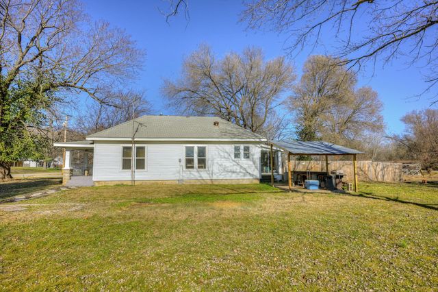 305 Bartlett Avenue, Joplin, MO 64804