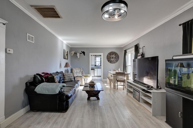 305 Bartlett Avenue, Joplin, MO 64804